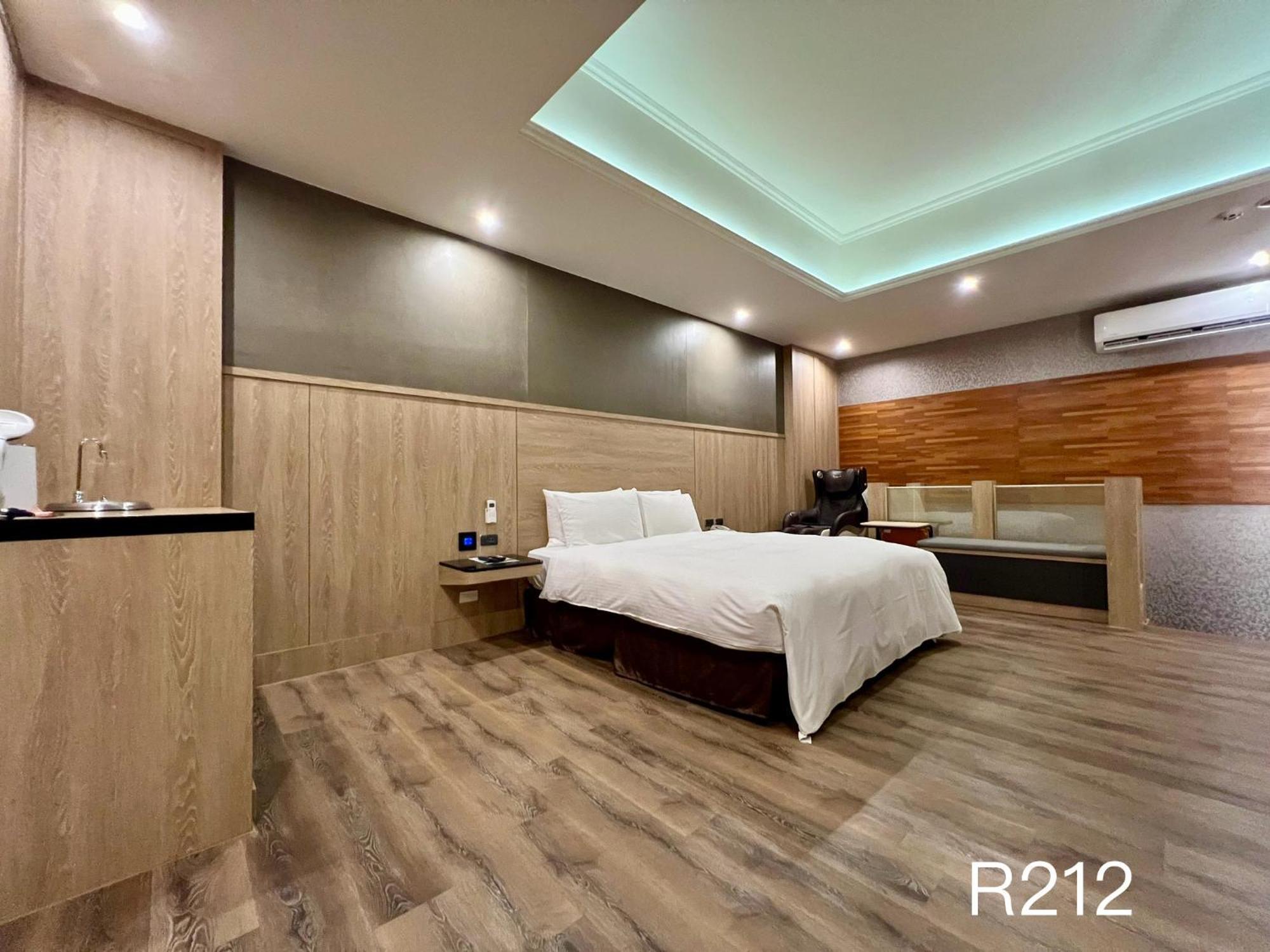 Cigar Motel Tainan Exterior photo