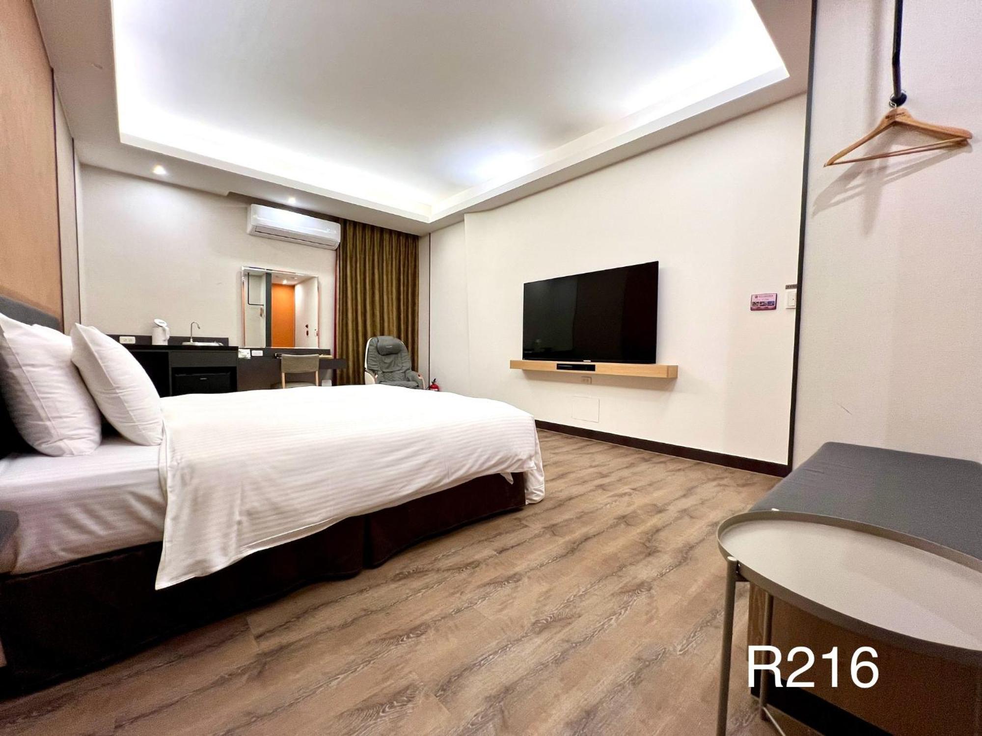 Cigar Motel Tainan Exterior photo