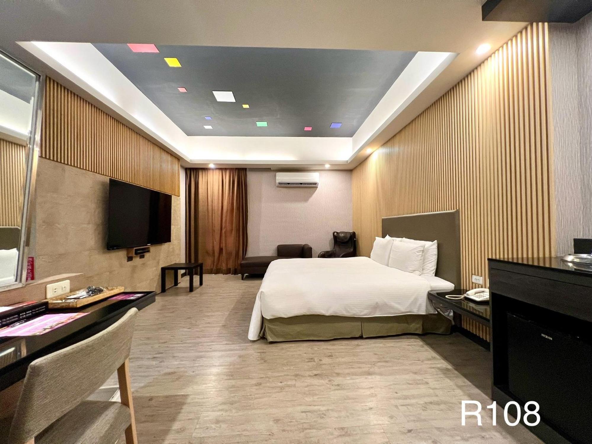 Cigar Motel Tainan Exterior photo